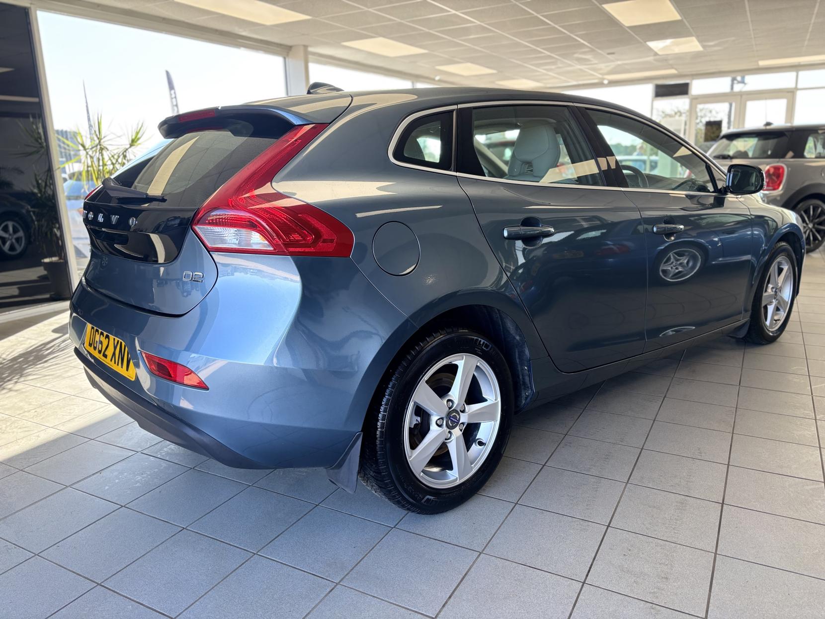 Volvo V40 1.6 D2 SE Nav Hatchback 5dr Diesel Manual Euro 5 (s/s) (115 ps)