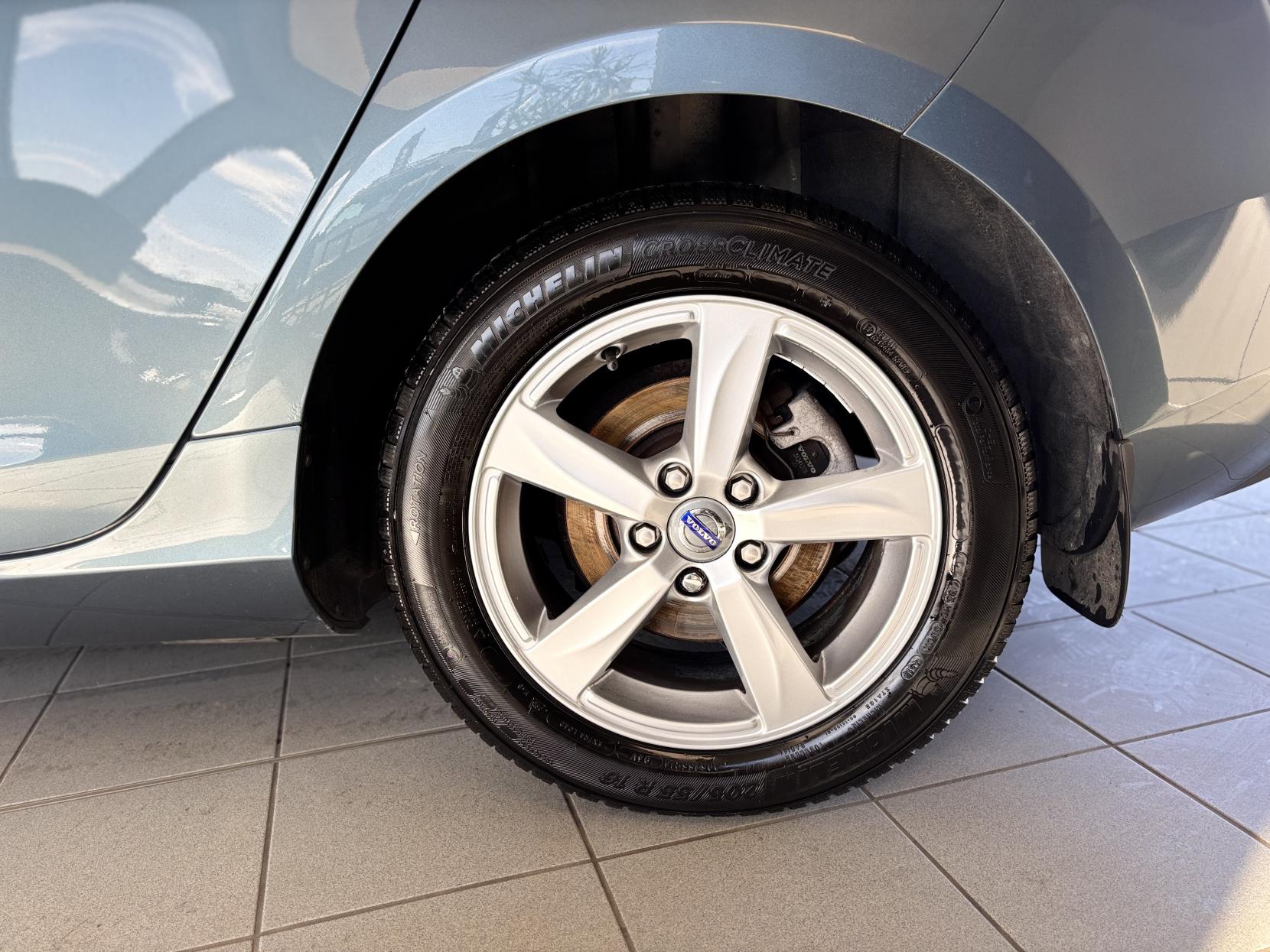 Volvo V40 1.6 D2 SE Nav Hatchback 5dr Diesel Manual Euro 5 (s/s) (115 ps)