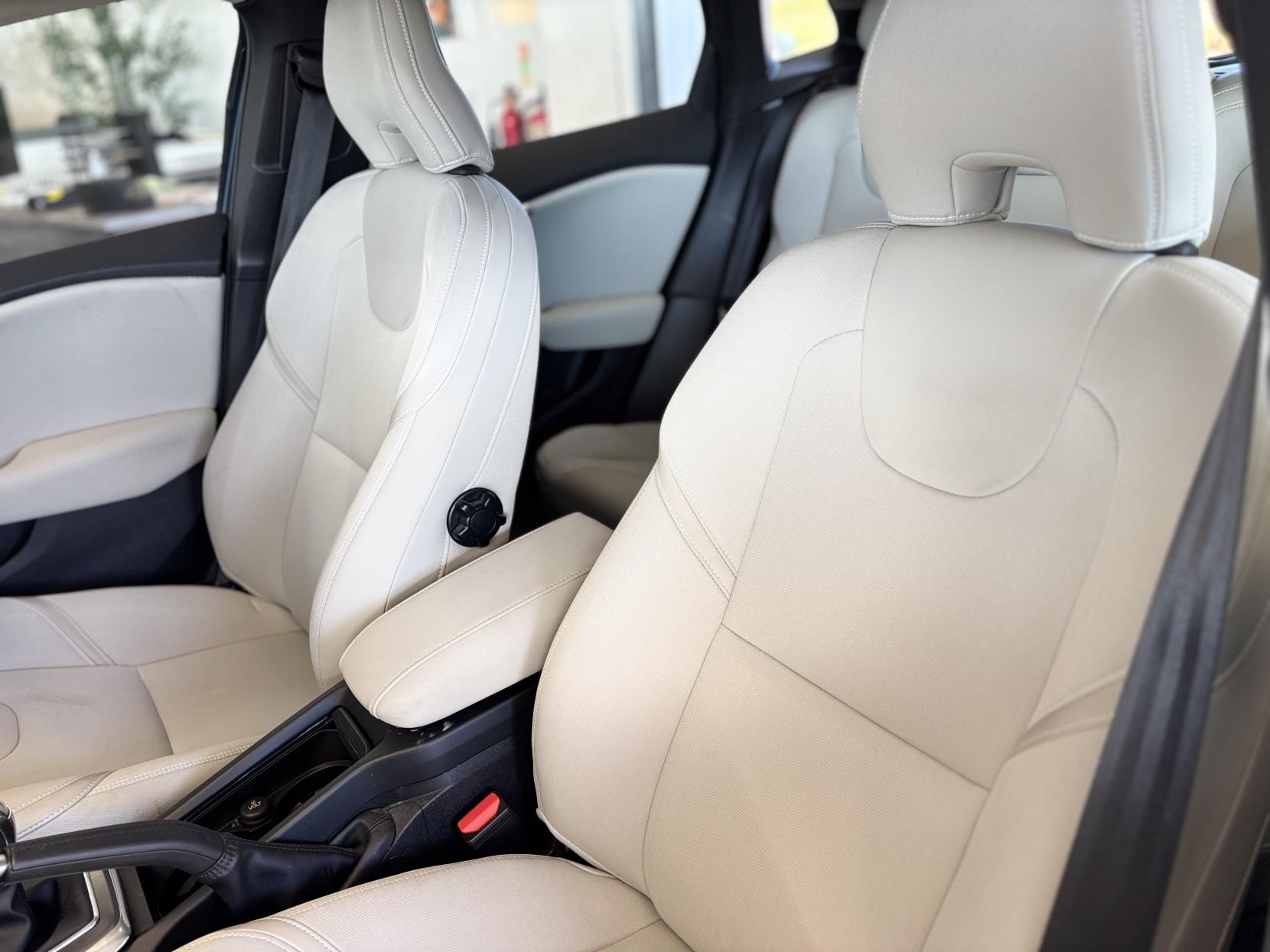 Volvo V40 1.6 D2 SE Nav Hatchback 5dr Diesel Manual Euro 5 (s/s) (115 ps)