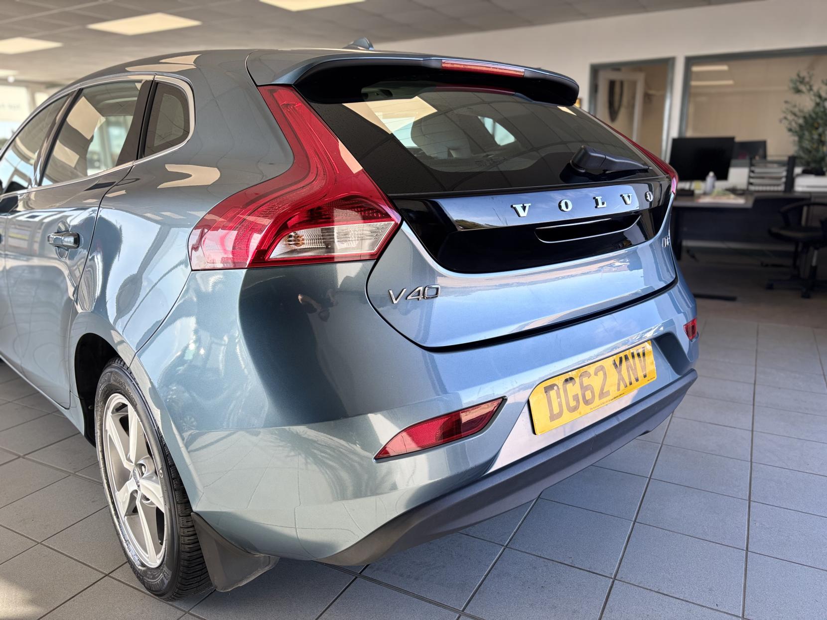 Volvo V40 1.6 D2 SE Nav Hatchback 5dr Diesel Manual Euro 5 (s/s) (115 ps)