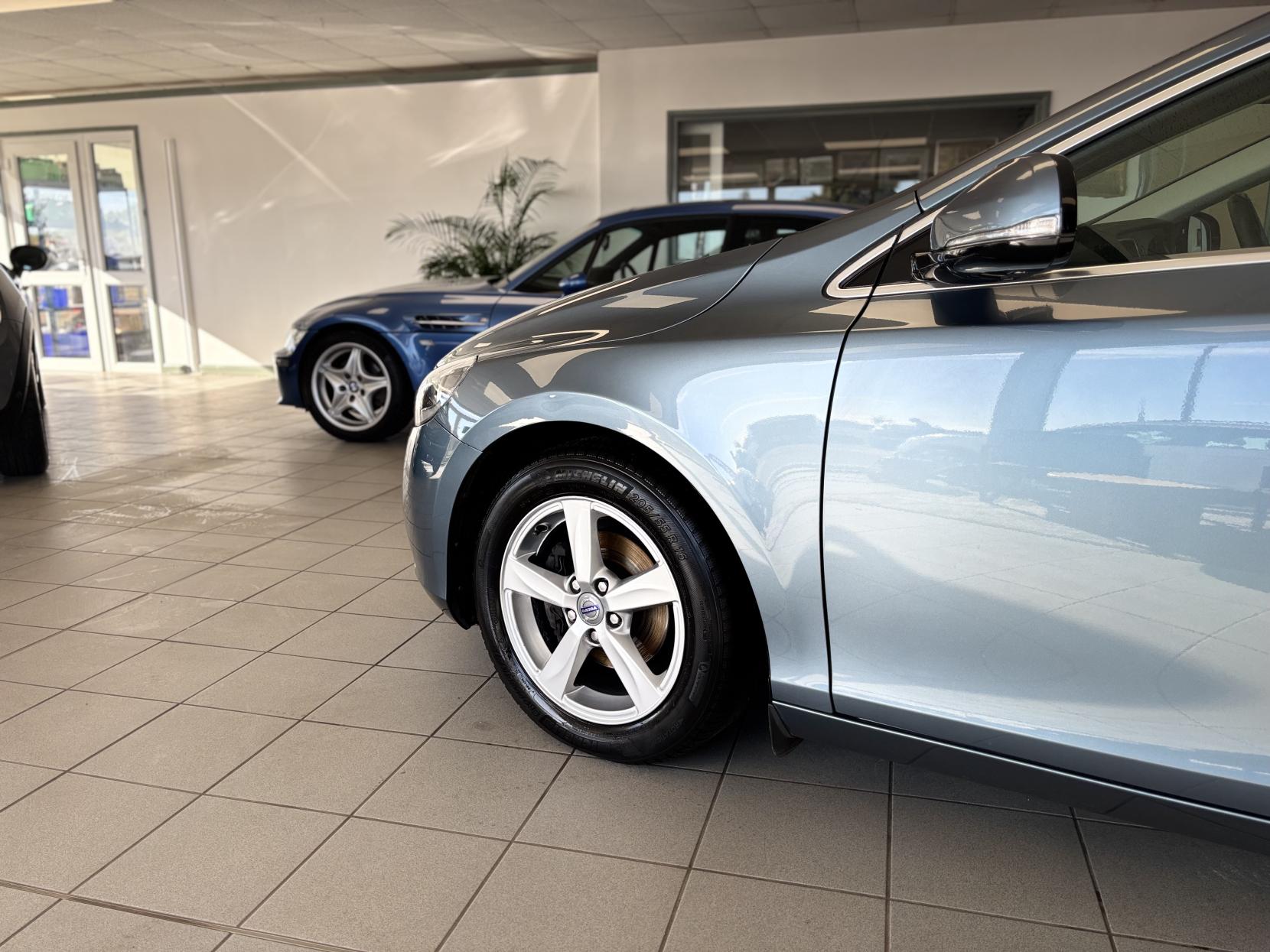 Volvo V40 1.6 D2 SE Nav Hatchback 5dr Diesel Manual Euro 5 (s/s) (115 ps)