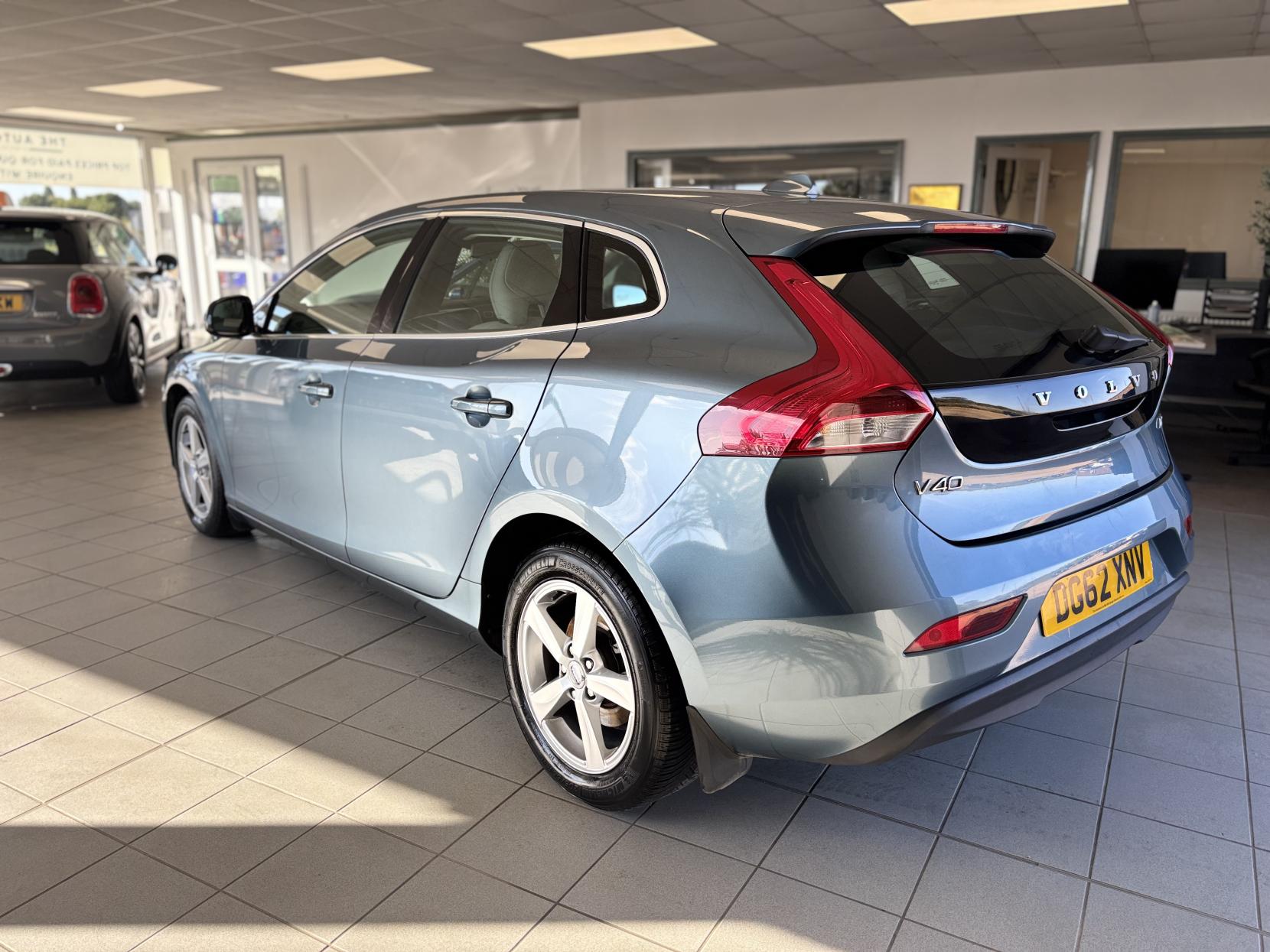Volvo V40 1.6 D2 SE Nav Hatchback 5dr Diesel Manual Euro 5 (s/s) (115 ps)