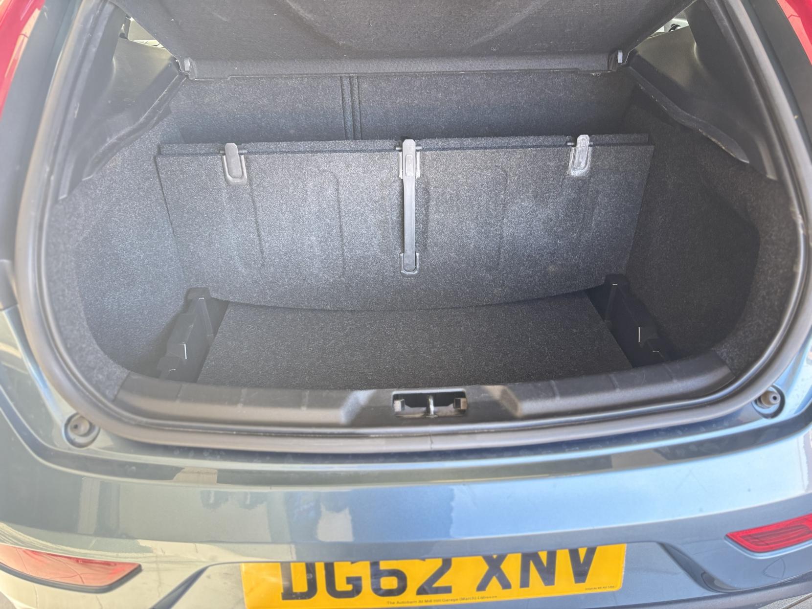 Volvo V40 1.6 D2 SE Nav Hatchback 5dr Diesel Manual Euro 5 (s/s) (115 ps)
