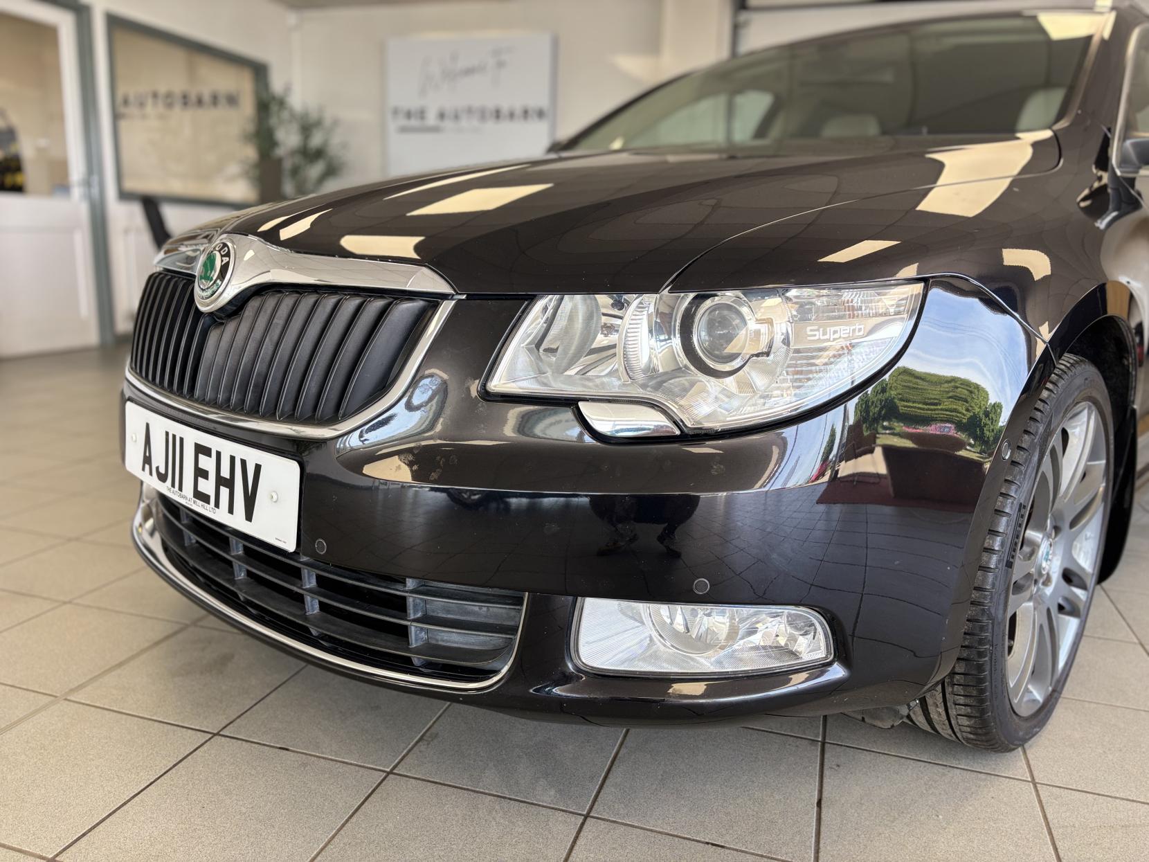 Skoda Superb 2.0 TDI Elegance Estate 5dr Diesel Manual Euro 5 (170 ps)