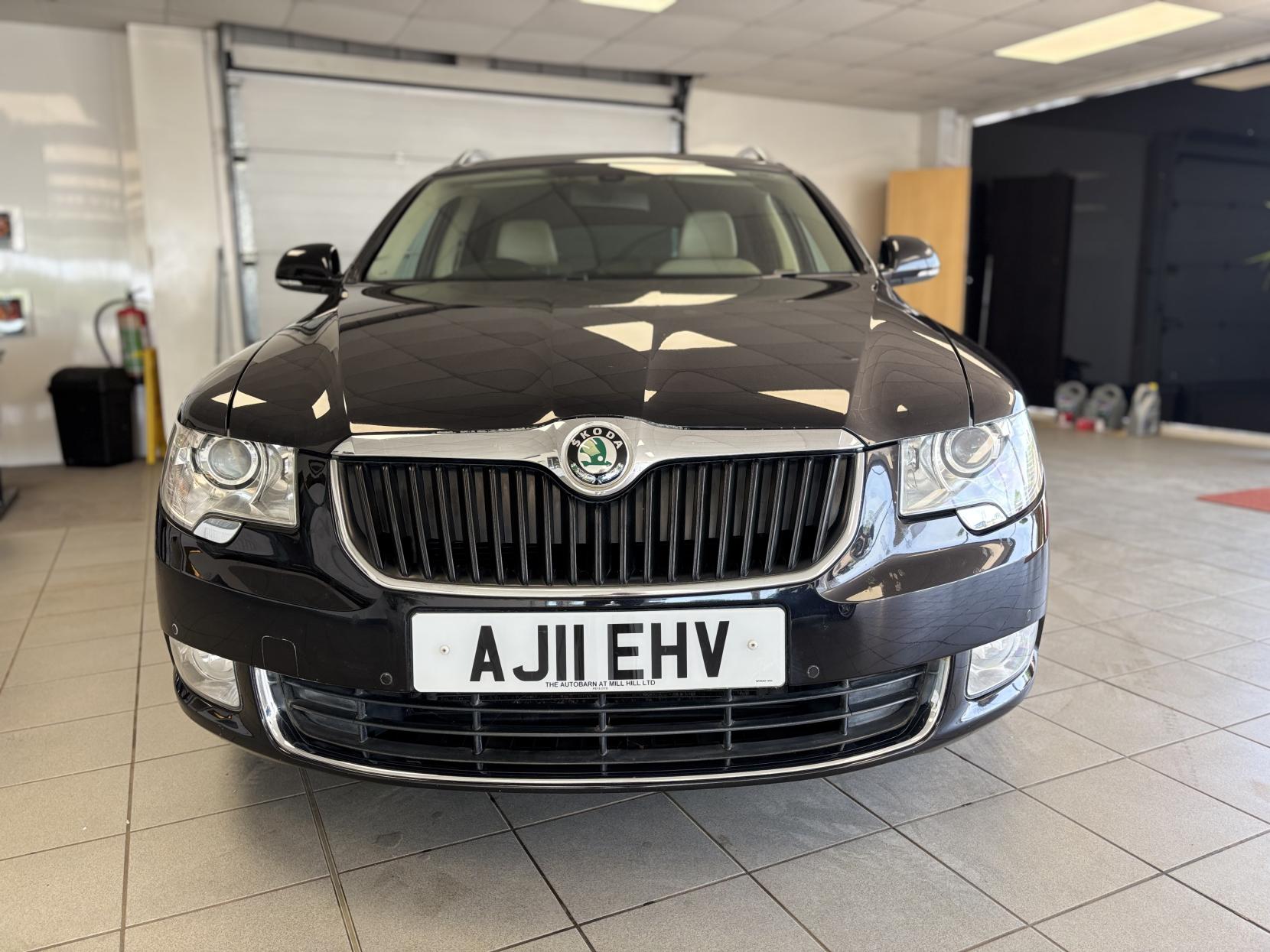 Skoda Superb 2.0 TDI Elegance Estate 5dr Diesel Manual Euro 5 (170 ps)