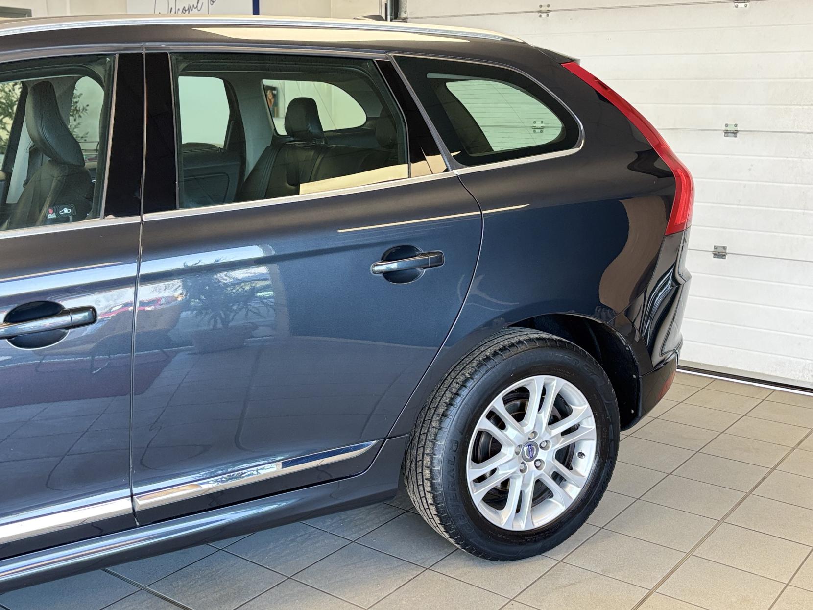 Volvo XC60 2.4 D5 SE Lux Nav SUV 5dr Diesel Geartronic AWD Euro 5 (215 ps)