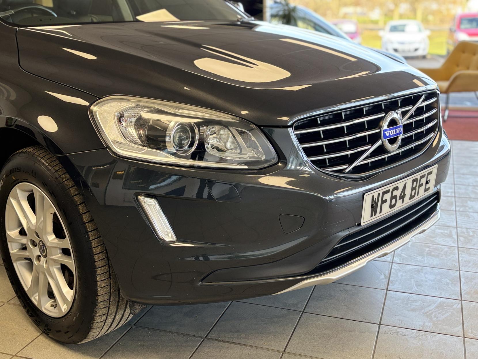 Volvo XC60 2.4 D5 SE Lux Nav SUV 5dr Diesel Geartronic AWD Euro 5 (215 ps)