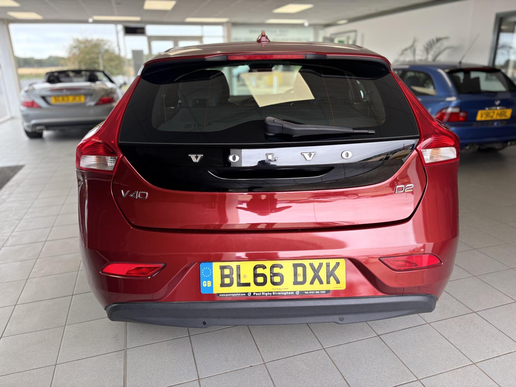 Volvo V40 2.0 D2 Momentum Hatchback 5dr Diesel Manual Euro 6 (s/s) (120 ps)