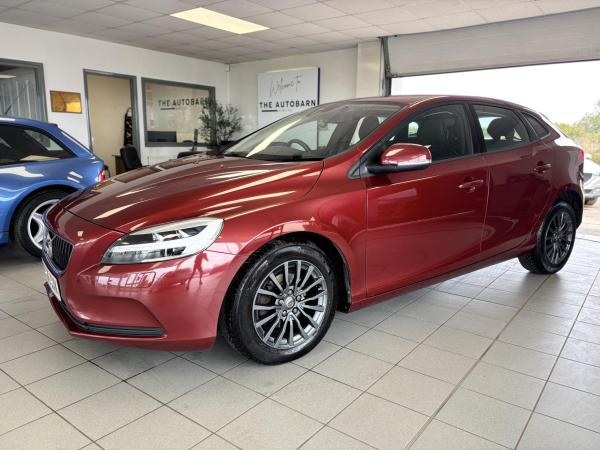 Volvo V40 2.0 D2 Momentum Hatchback 5dr Diesel Manual Euro 6 (s/s) (120 ps)