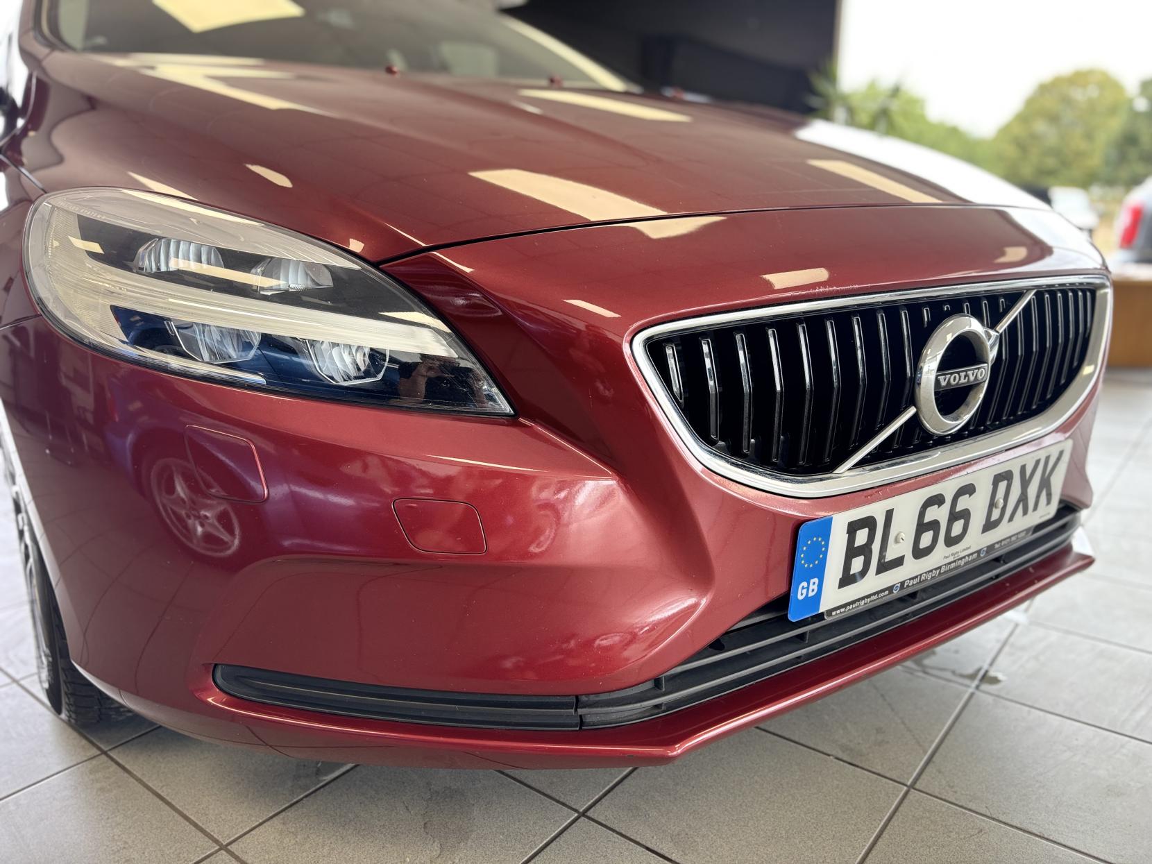Volvo V40 2.0 D2 Momentum Hatchback 5dr Diesel Manual Euro 6 (s/s) (120 ps)
