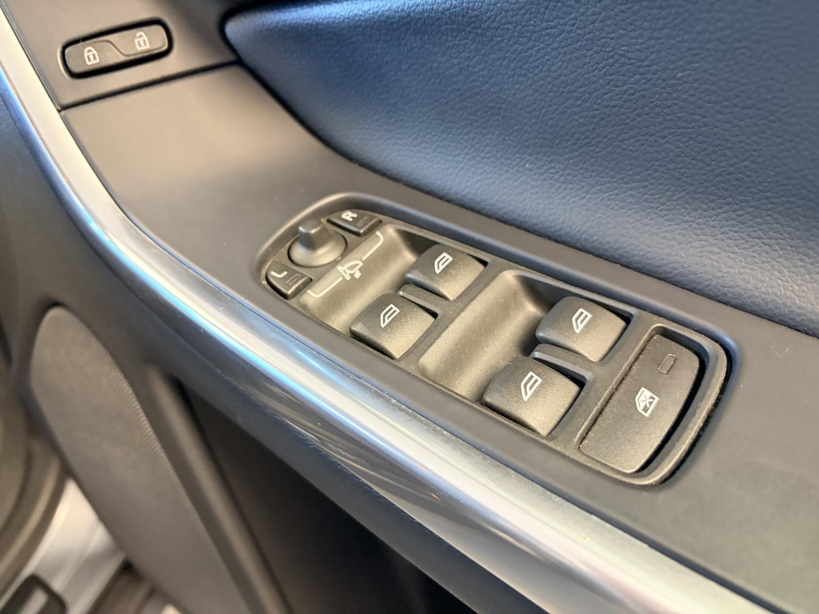 Volvo XC60 2.0 D4 SE Lux Nav SUV 5dr Diesel Manual Euro 6 (s/s) (190 ps)