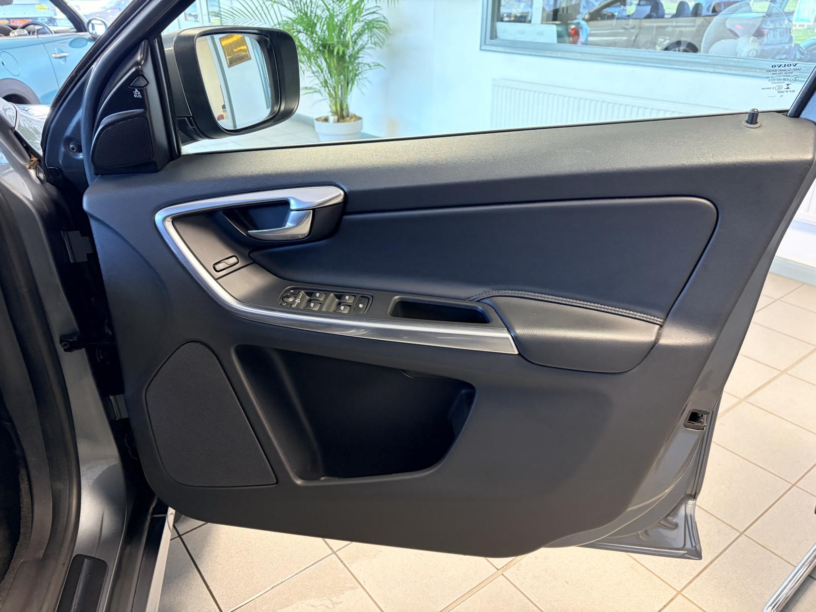 Volvo XC60 2.0 D4 SE Lux Nav SUV 5dr Diesel Manual Euro 6 (s/s) (190 ps)