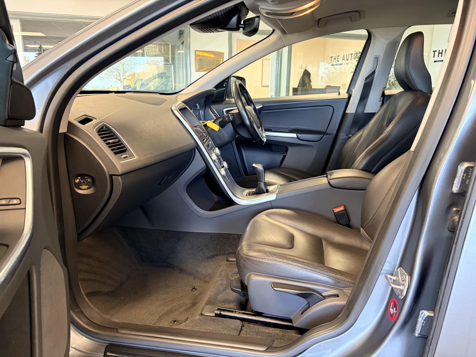 Volvo XC60 2.0 D4 SE Lux Nav SUV 5dr Diesel Manual Euro 6 (s/s) (190 ps)