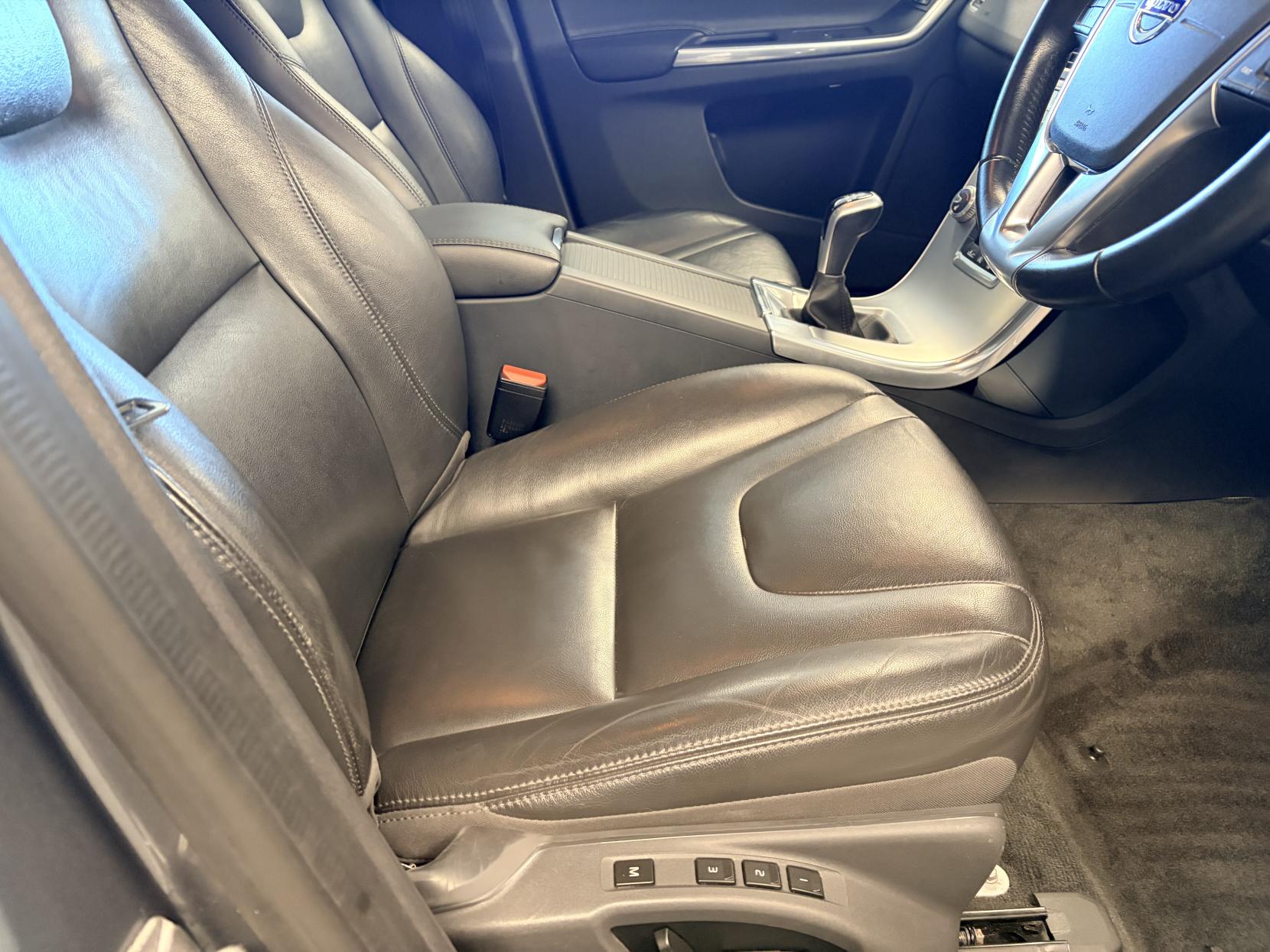 Volvo XC60 2.0 D4 SE Lux Nav SUV 5dr Diesel Manual Euro 6 (s/s) (190 ps)