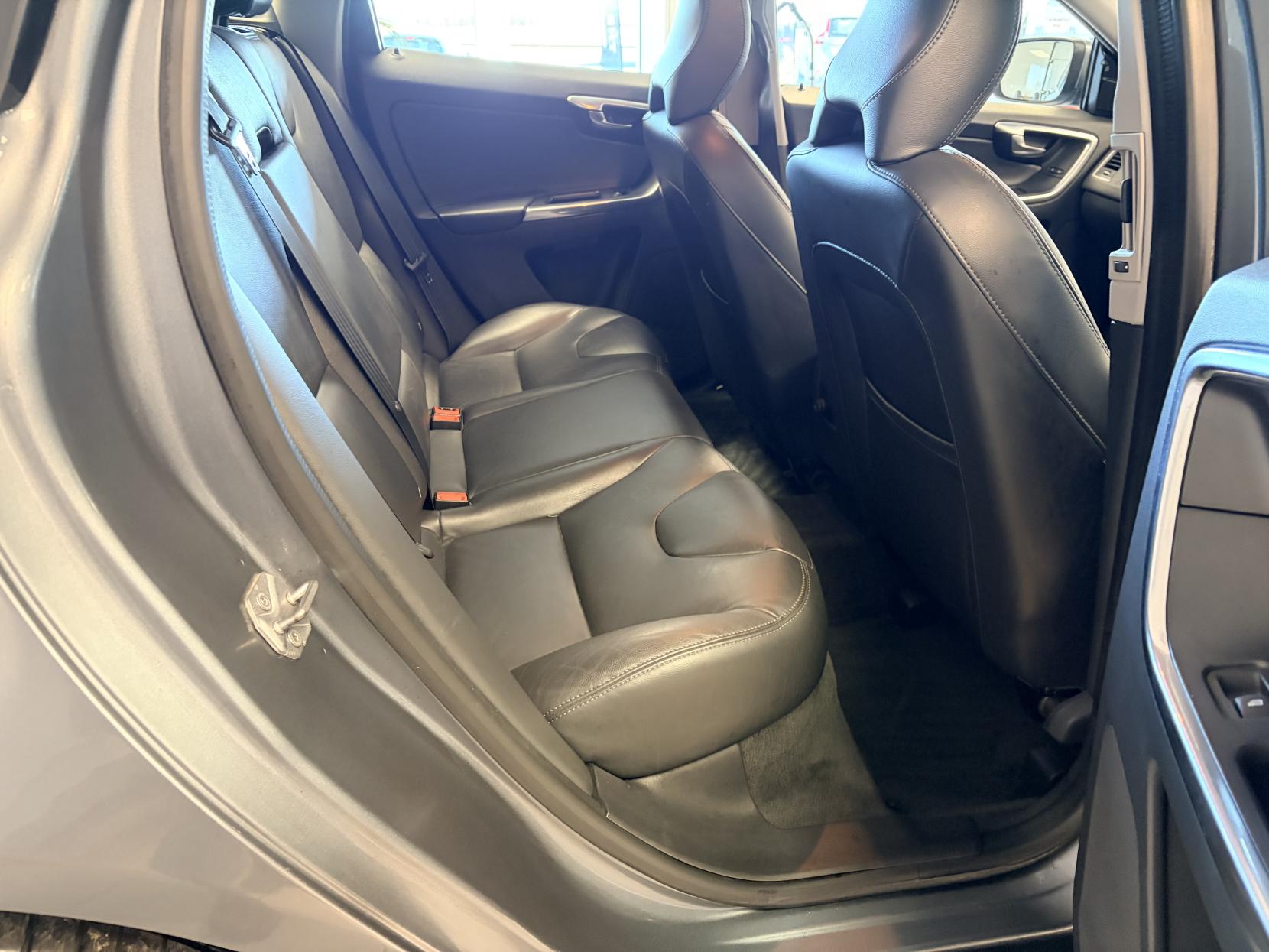 Volvo XC60 2.0 D4 SE Lux Nav SUV 5dr Diesel Manual Euro 6 (s/s) (190 ps)