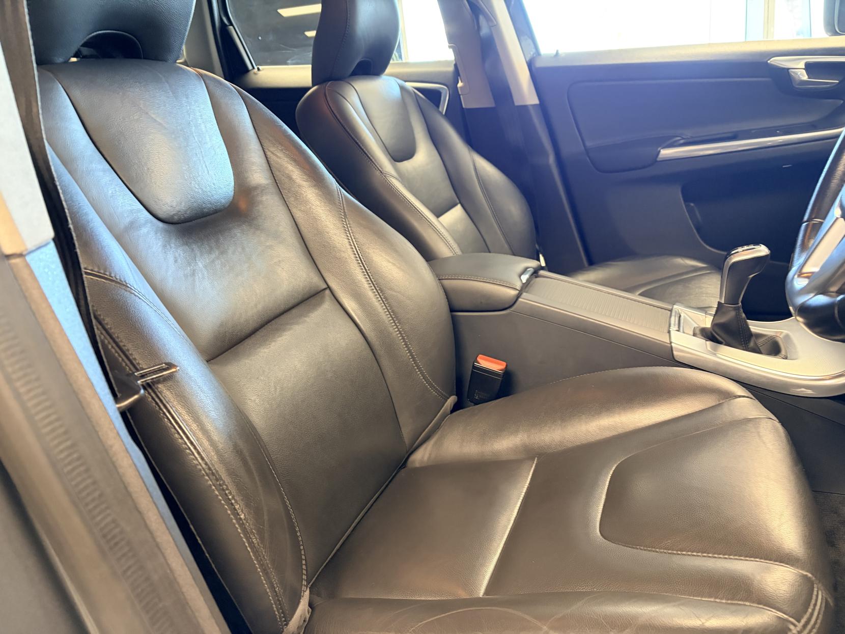 Volvo XC60 2.0 D4 SE Lux Nav SUV 5dr Diesel Manual Euro 6 (s/s) (190 ps)