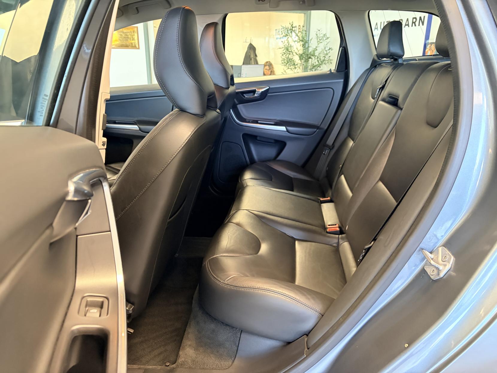 Volvo XC60 2.0 D4 SE Lux Nav SUV 5dr Diesel Manual Euro 6 (s/s) (190 ps)