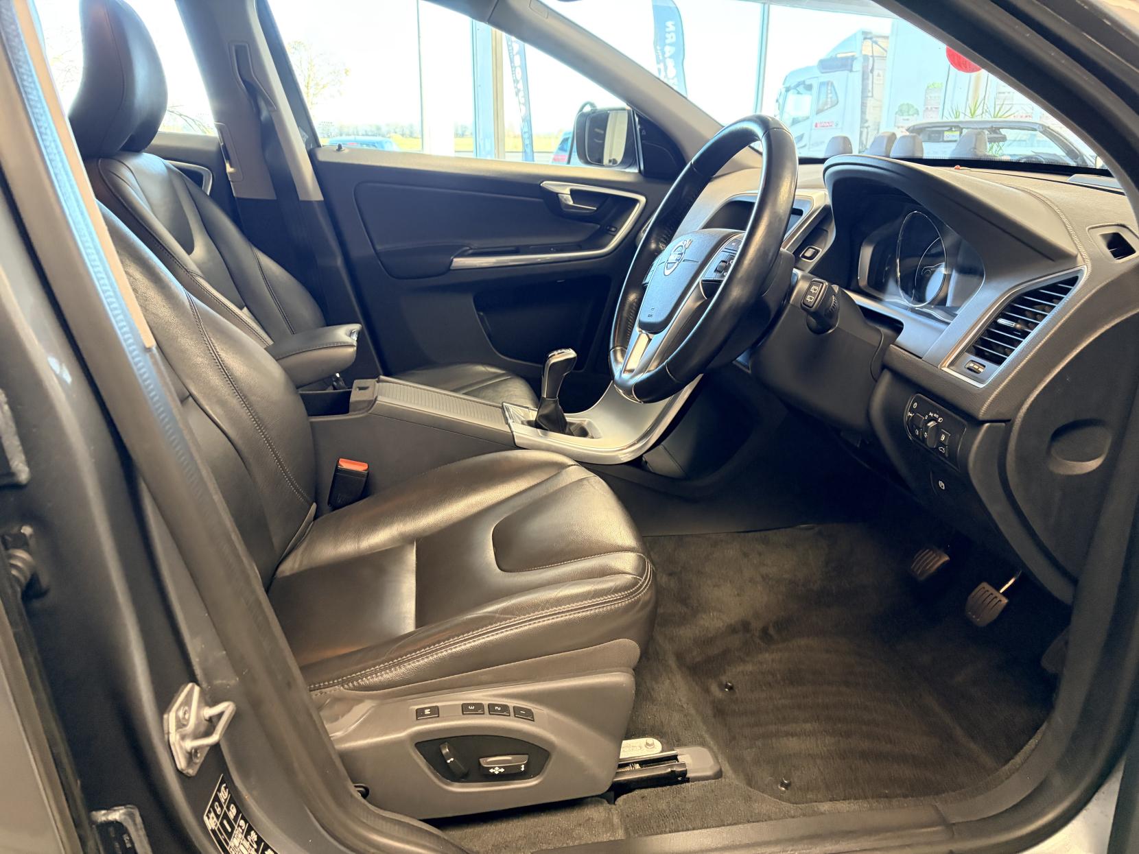 Volvo XC60 2.0 D4 SE Lux Nav SUV 5dr Diesel Manual Euro 6 (s/s) (190 ps)