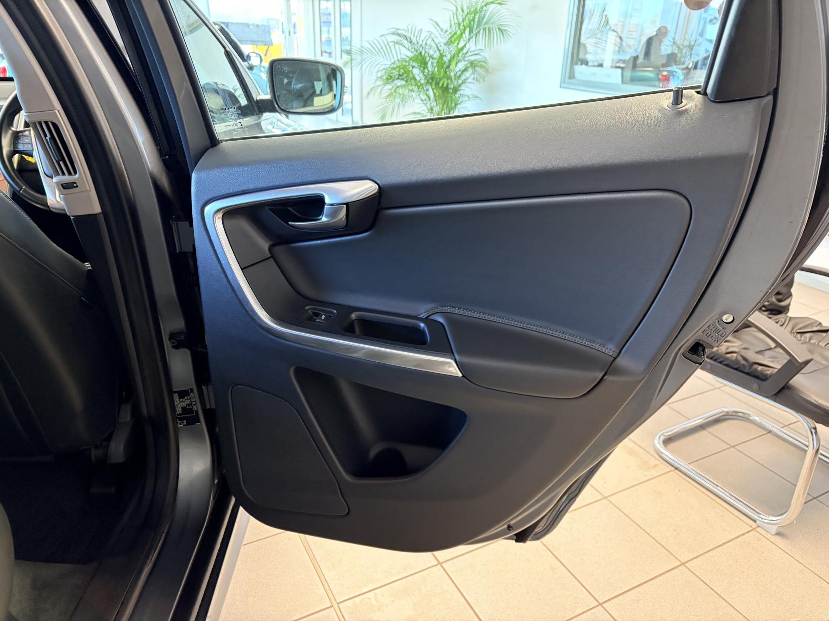 Volvo XC60 2.0 D4 SE Lux Nav SUV 5dr Diesel Manual Euro 6 (s/s) (190 ps)