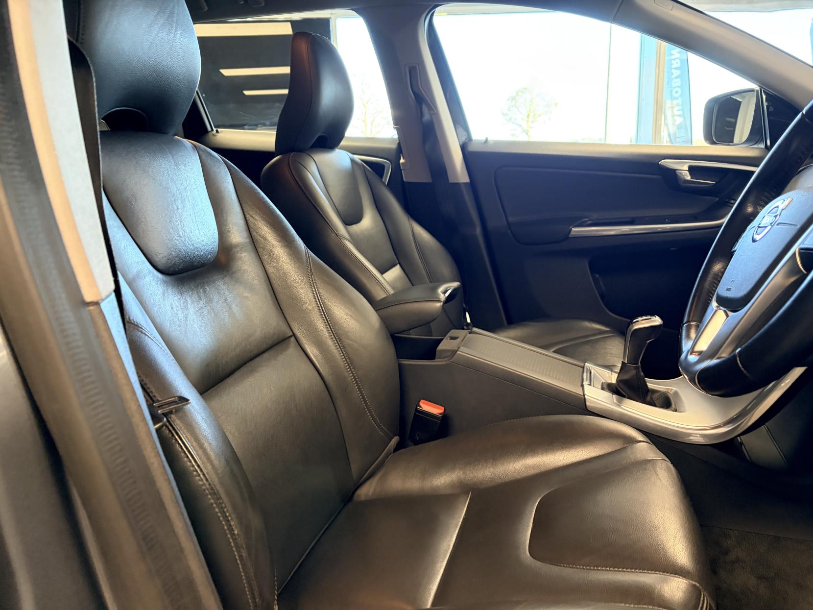 Volvo XC60 2.0 D4 SE Lux Nav SUV 5dr Diesel Manual Euro 6 (s/s) (190 ps)