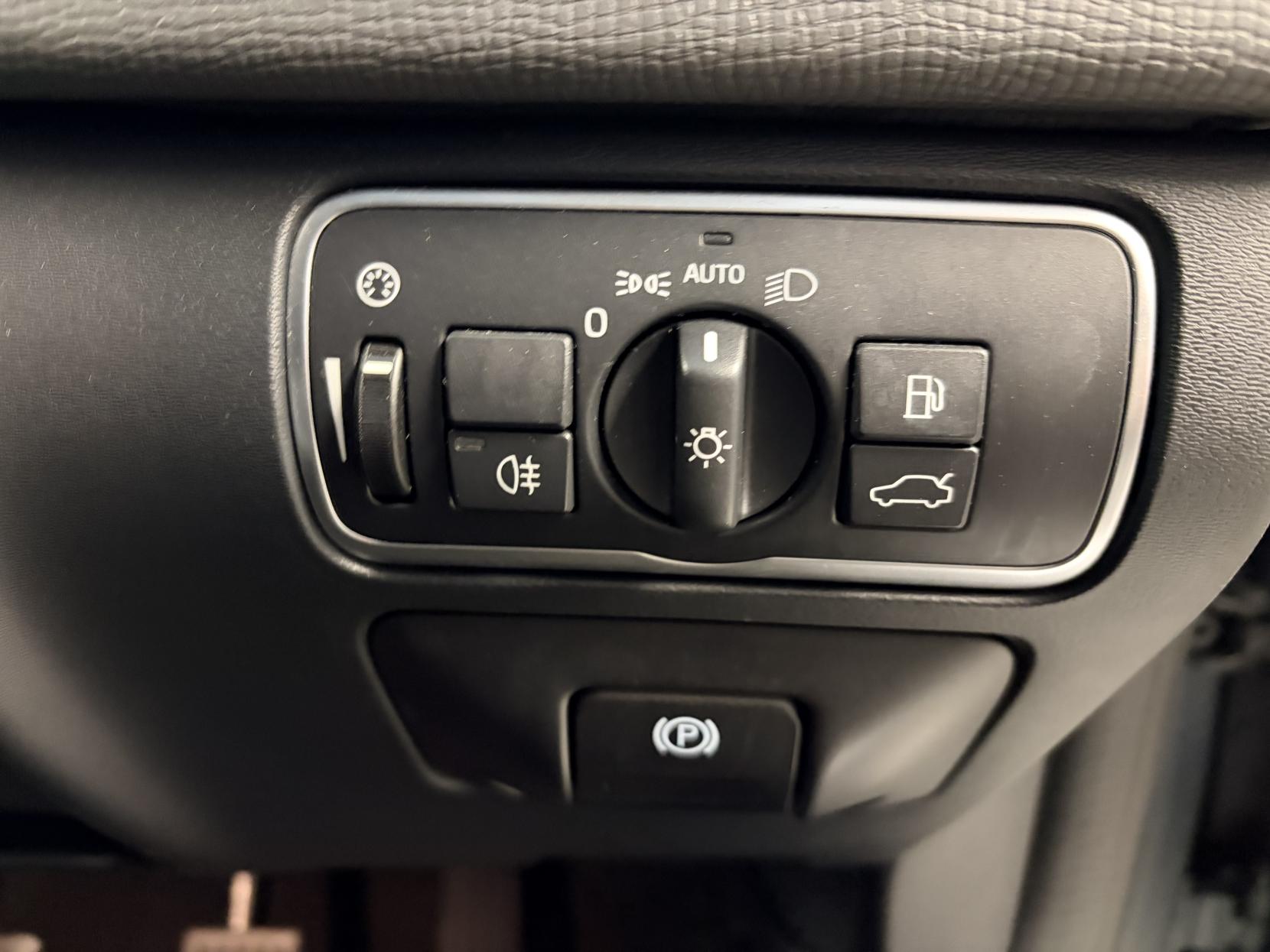 Volvo XC60 2.0 D4 SE Lux Nav SUV 5dr Diesel Manual Euro 6 (s/s) (190 ps)