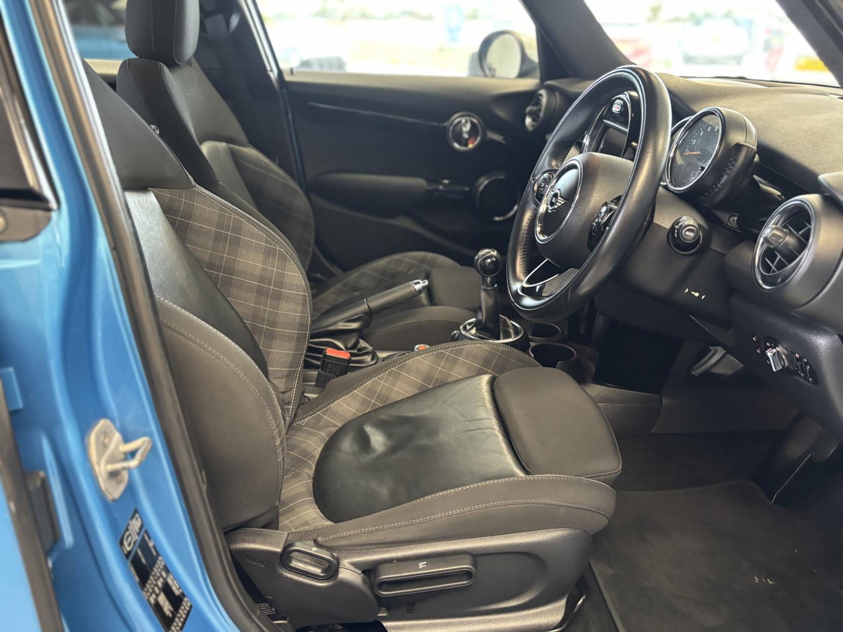 MINI Hatch 1.5 Cooper Hatchback 5dr Petrol Manual Euro 6 (s/s) (136 ps)