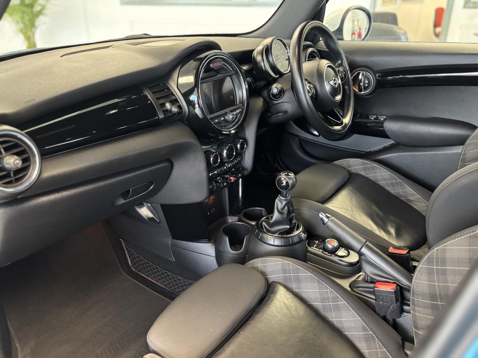 MINI Hatch 1.5 Cooper Hatchback 5dr Petrol Manual Euro 6 (s/s) (136 ps)