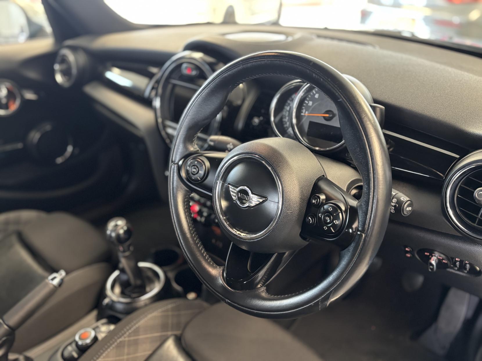 MINI Hatch 1.5 Cooper Hatchback 5dr Petrol Manual Euro 6 (s/s) (136 ps)