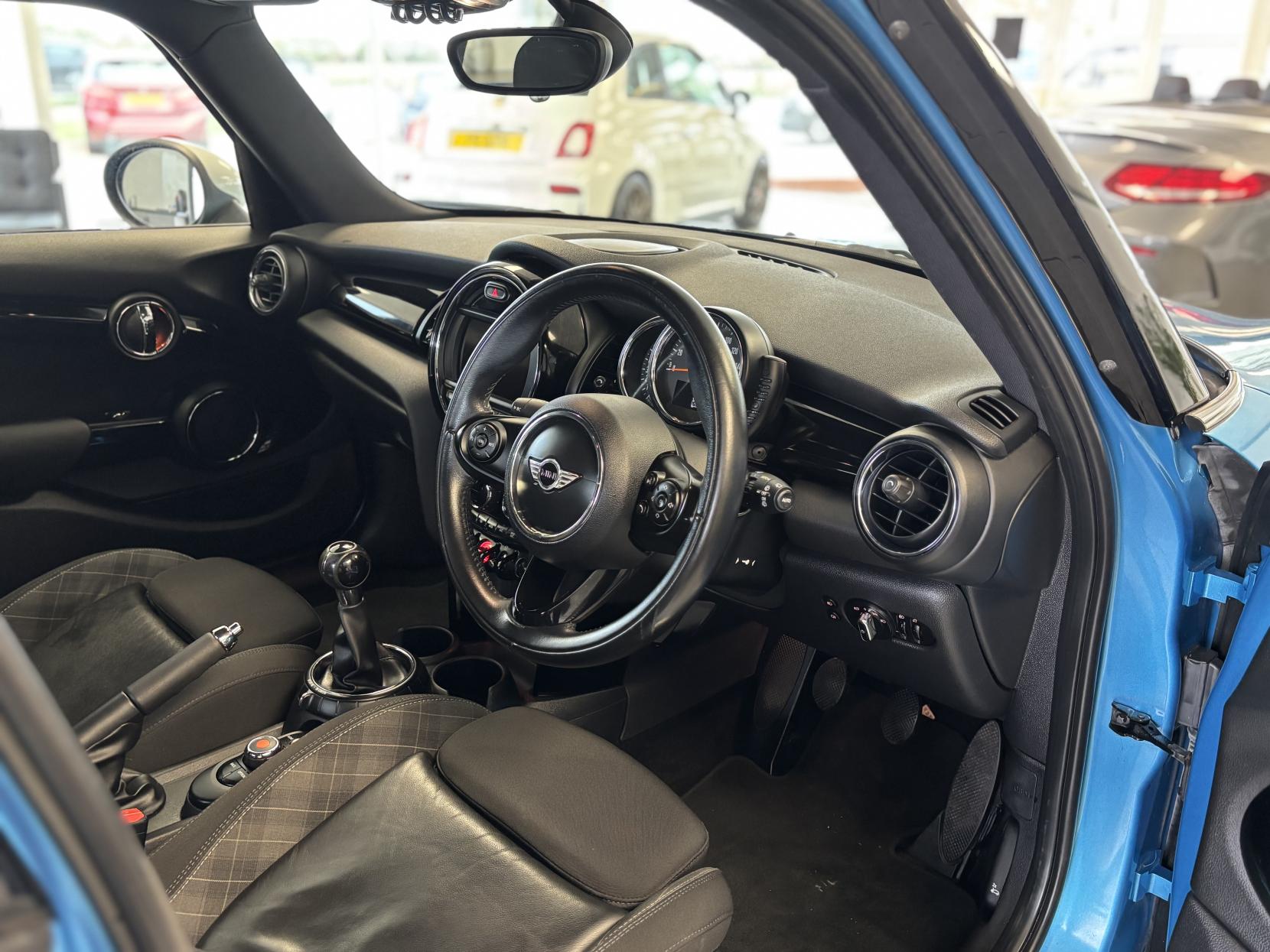 MINI Hatch 1.5 Cooper Hatchback 5dr Petrol Manual Euro 6 (s/s) (136 ps)