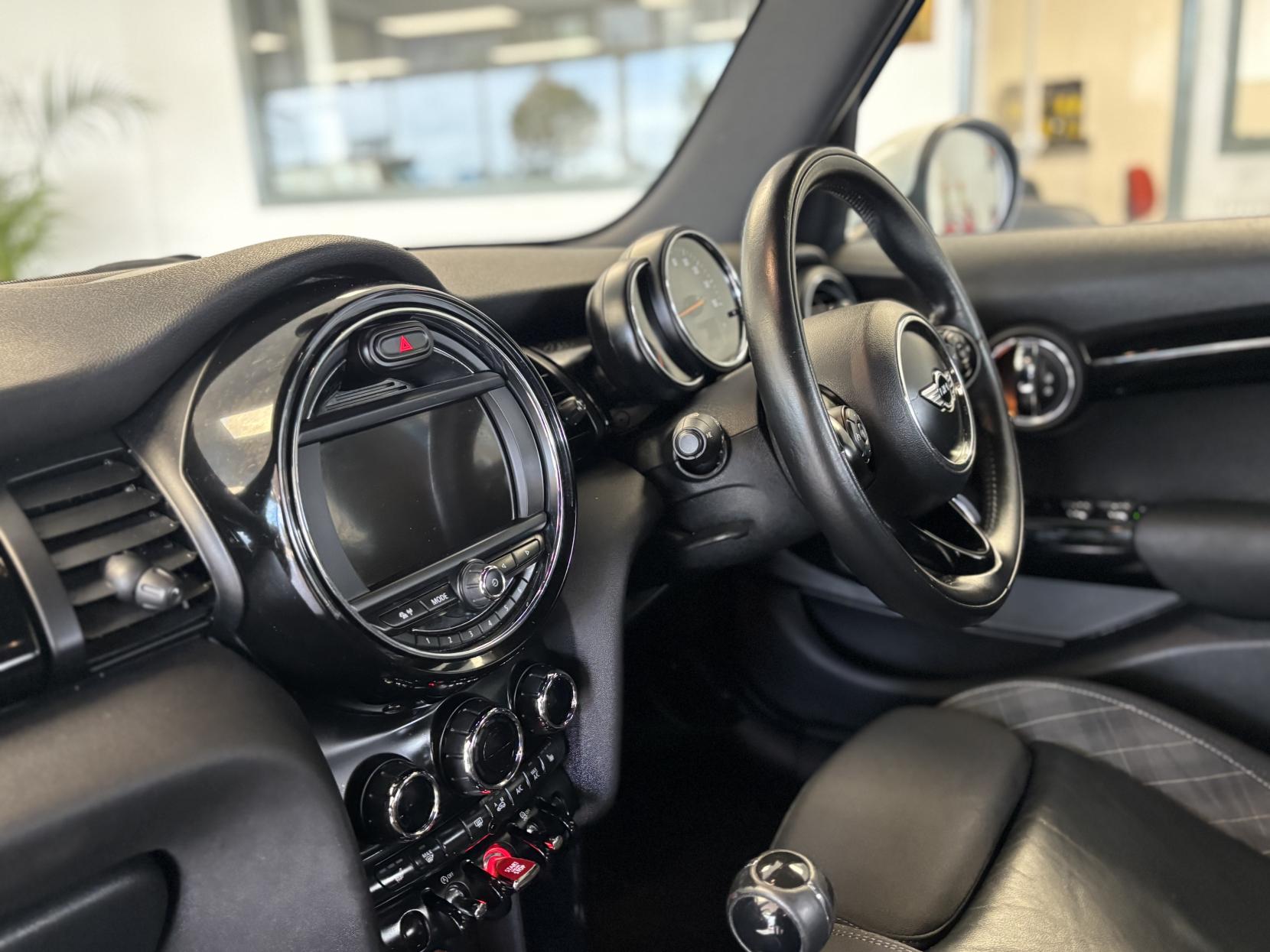 MINI Hatch 1.5 Cooper Hatchback 5dr Petrol Manual Euro 6 (s/s) (136 ps)