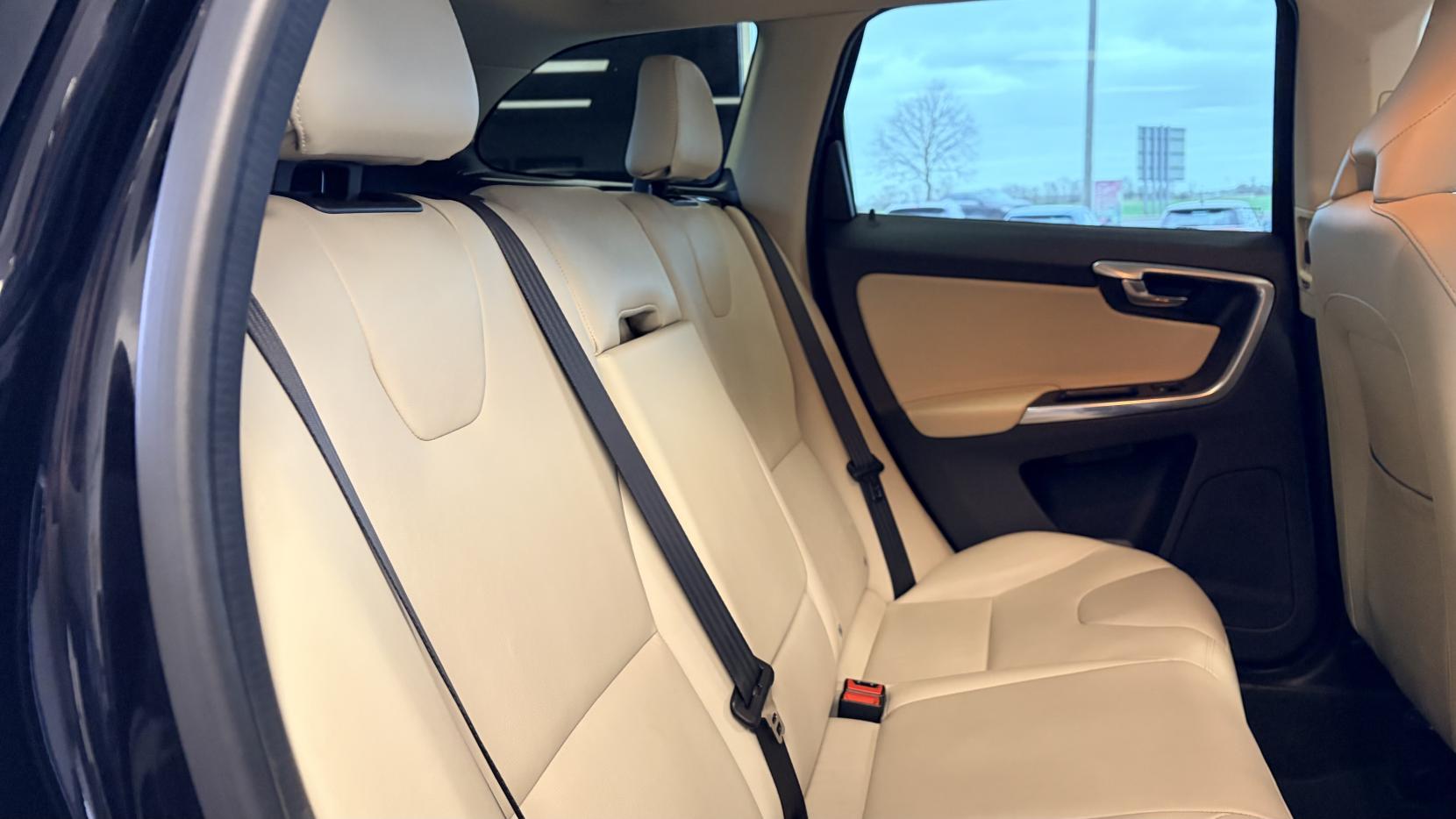 Volvo XC60 2.4 D4 SE Lux Nav SUV 5dr Diesel Auto AWD Euro 6 (s/s) (190 ps)