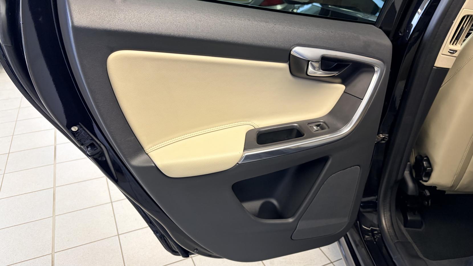 Volvo XC60 2.4 D4 SE Lux Nav SUV 5dr Diesel Auto AWD Euro 6 (s/s) (190 ps)