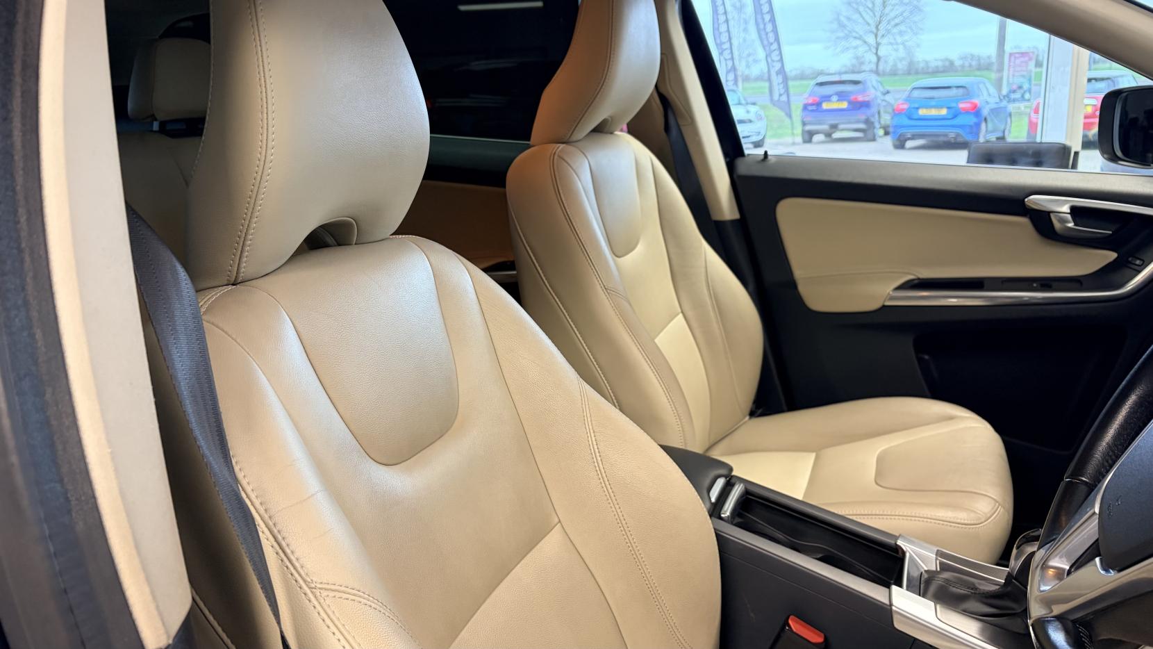 Volvo XC60 2.4 D4 SE Lux Nav SUV 5dr Diesel Auto AWD Euro 6 (s/s) (190 ps)