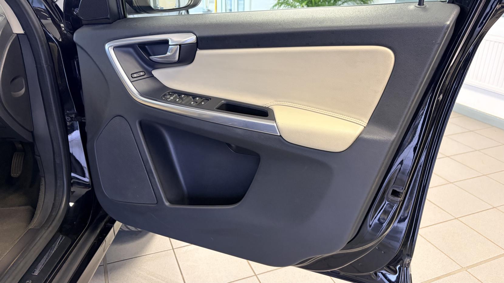 Volvo XC60 2.4 D4 SE Lux Nav SUV 5dr Diesel Auto AWD Euro 6 (s/s) (190 ps)