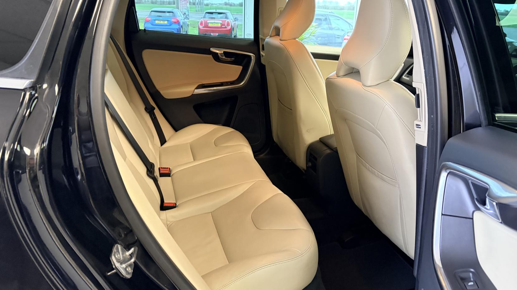 Volvo XC60 2.4 D4 SE Lux Nav SUV 5dr Diesel Auto AWD Euro 6 (s/s) (190 ps)