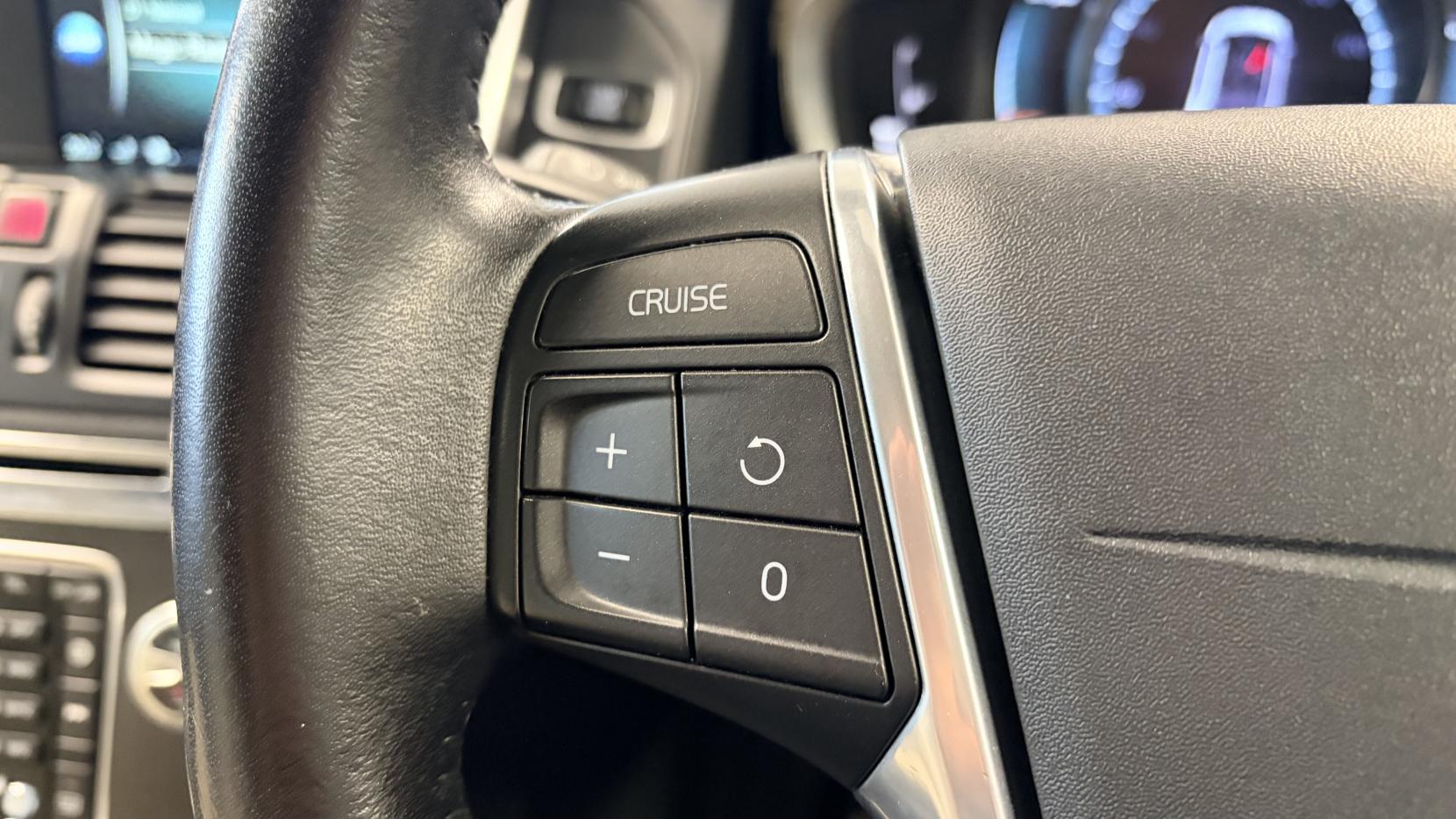 Volvo XC60 2.4 D4 SE Lux Nav SUV 5dr Diesel Auto AWD Euro 6 (s/s) (190 ps)