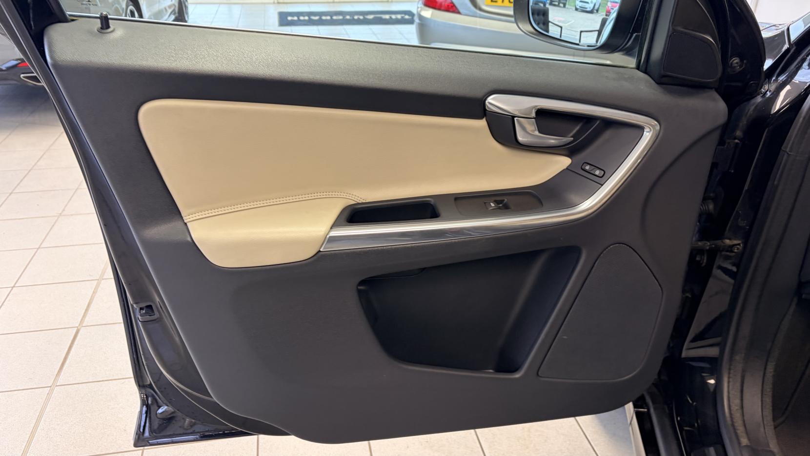 Volvo XC60 2.4 D4 SE Lux Nav SUV 5dr Diesel Auto AWD Euro 6 (s/s) (190 ps)