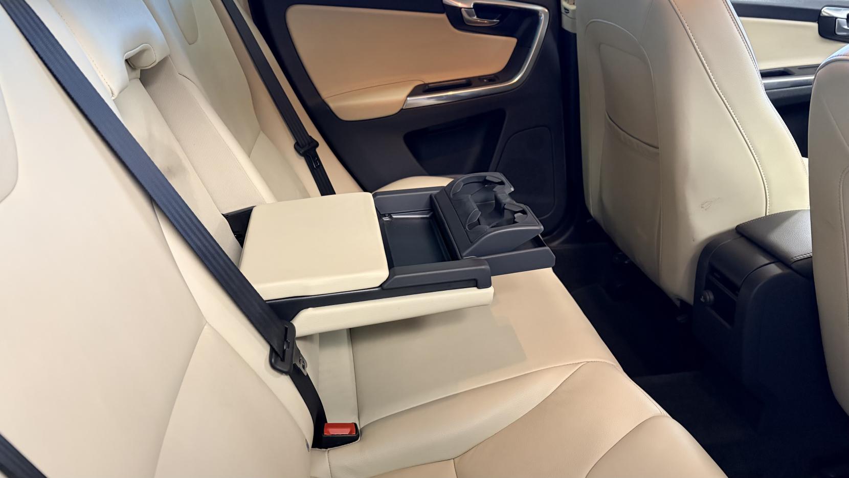 Volvo XC60 2.4 D4 SE Lux Nav SUV 5dr Diesel Auto AWD Euro 6 (s/s) (190 ps)