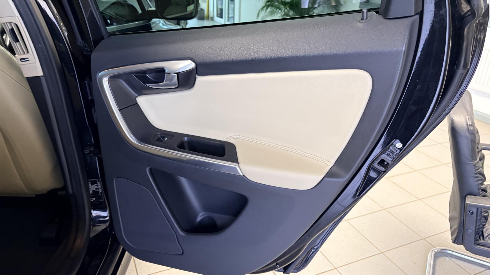 Volvo XC60 2.4 D4 SE Lux Nav SUV 5dr Diesel Auto AWD Euro 6 (s/s) (190 ps)