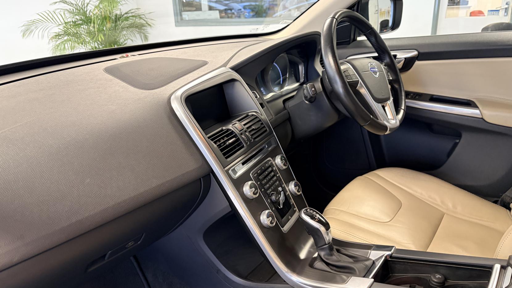 Volvo XC60 2.4 D4 SE Lux Nav SUV 5dr Diesel Auto AWD Euro 6 (s/s) (190 ps)