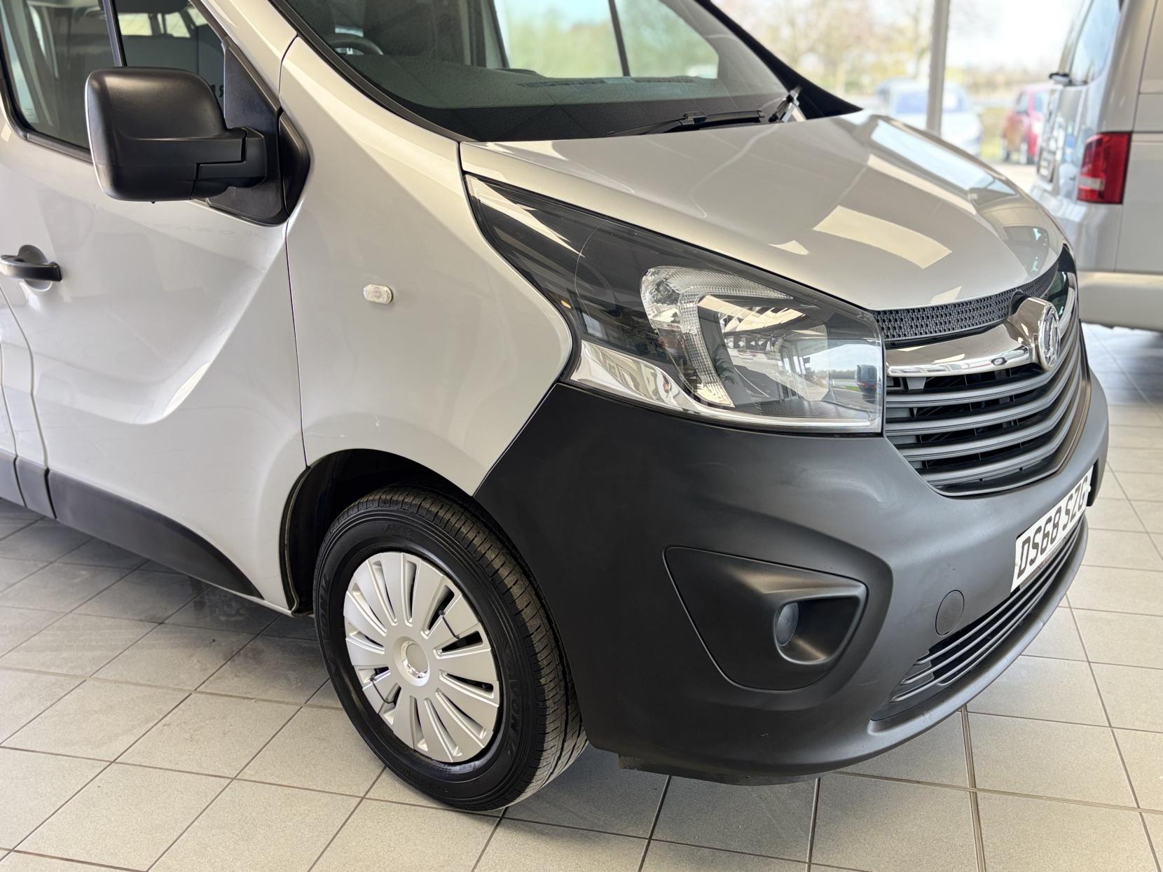 Vauxhall Vivaro 1.6 CDTi 2900 Combi Van Double Cab 5dr Diesel Manual L2 H1 Euro 6 (s/s) (9 Seat) (120 ps)