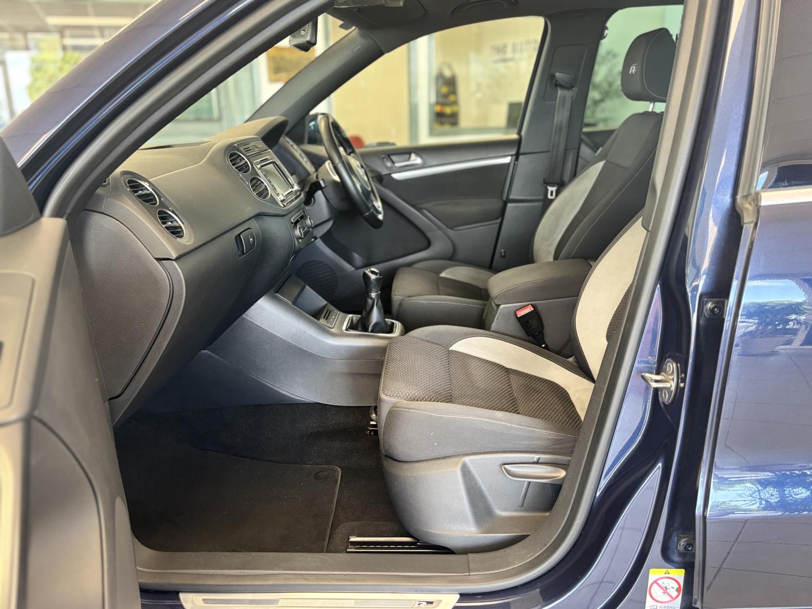 Volkswagen Tiguan 2.0 TDI BlueMotion Tech R-Line SUV 5dr Diesel Manual 4WD Euro 5 (s/s) (140 ps)