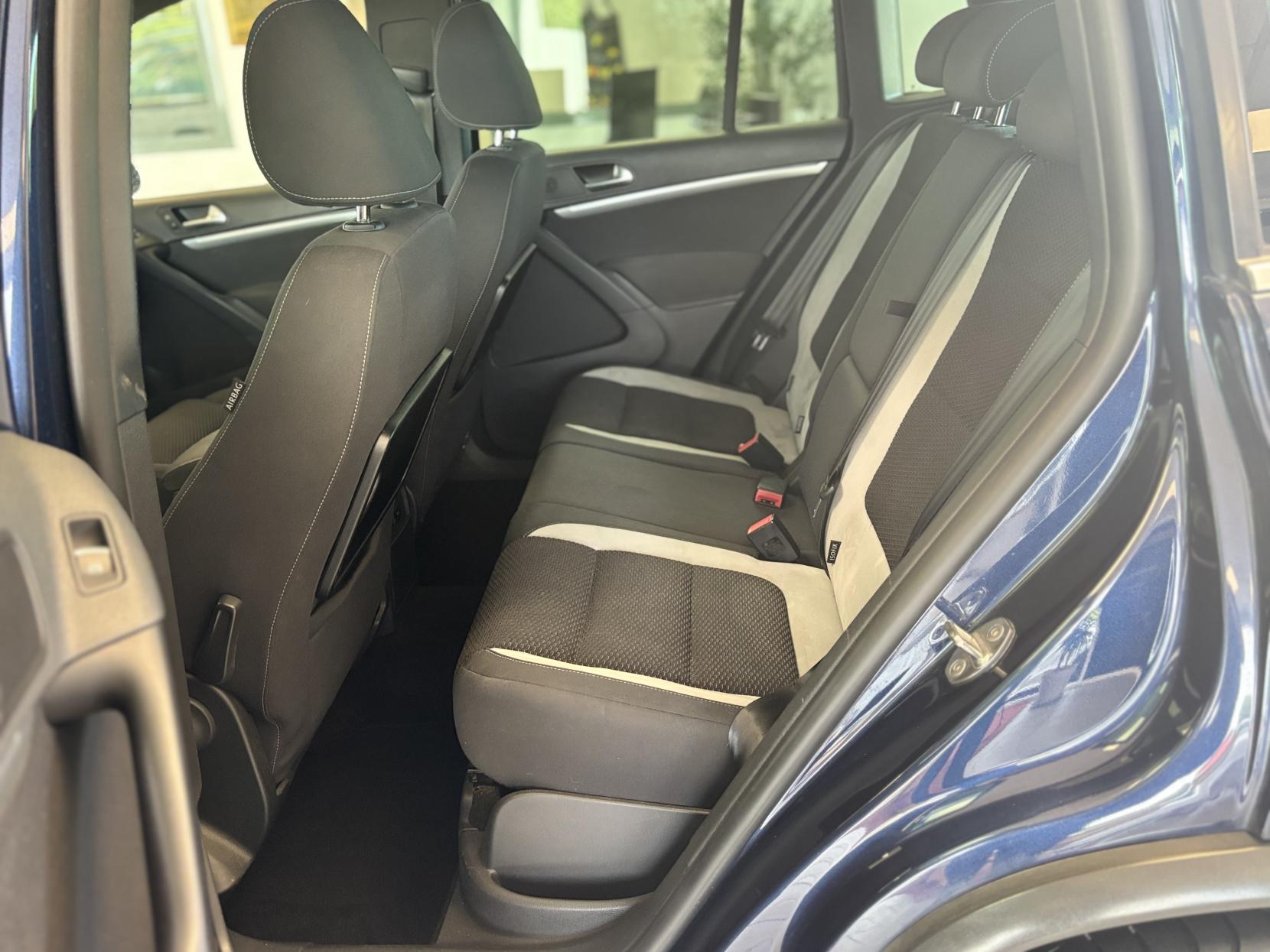 Volkswagen Tiguan 2.0 TDI BlueMotion Tech R-Line SUV 5dr Diesel Manual 4WD Euro 5 (s/s) (140 ps)