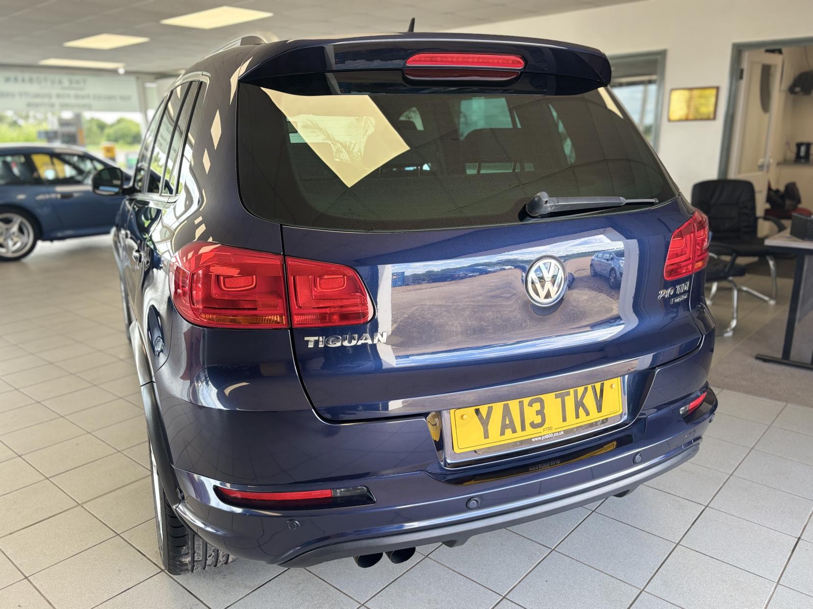 Volkswagen Tiguan 2.0 TDI BlueMotion Tech R-Line SUV 5dr Diesel Manual 4WD Euro 5 (s/s) (140 ps)
