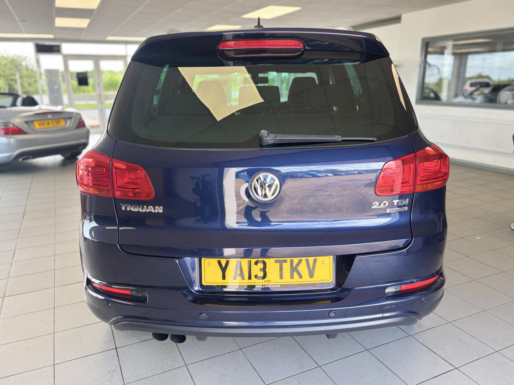 Volkswagen Tiguan 2.0 TDI BlueMotion Tech R-Line SUV 5dr Diesel Manual 4WD Euro 5 (s/s) (140 ps)