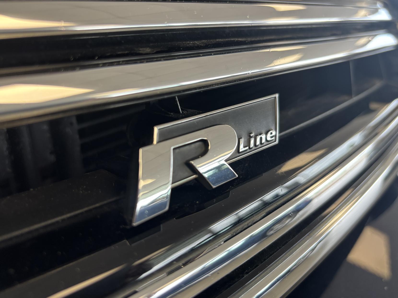 Volkswagen Tiguan 2.0 TDI BlueMotion Tech R-Line SUV 5dr Diesel Manual 4WD Euro 5 (s/s) (140 ps)