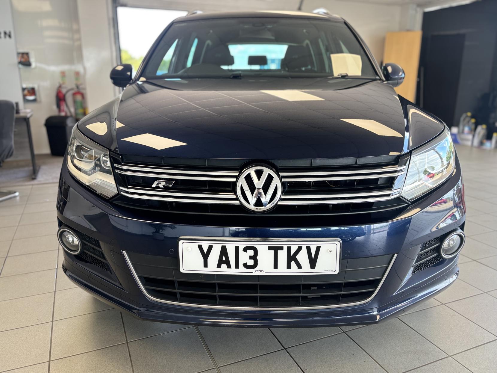 Volkswagen Tiguan 2.0 TDI BlueMotion Tech R-Line SUV 5dr Diesel Manual 4WD Euro 5 (s/s) (140 ps)