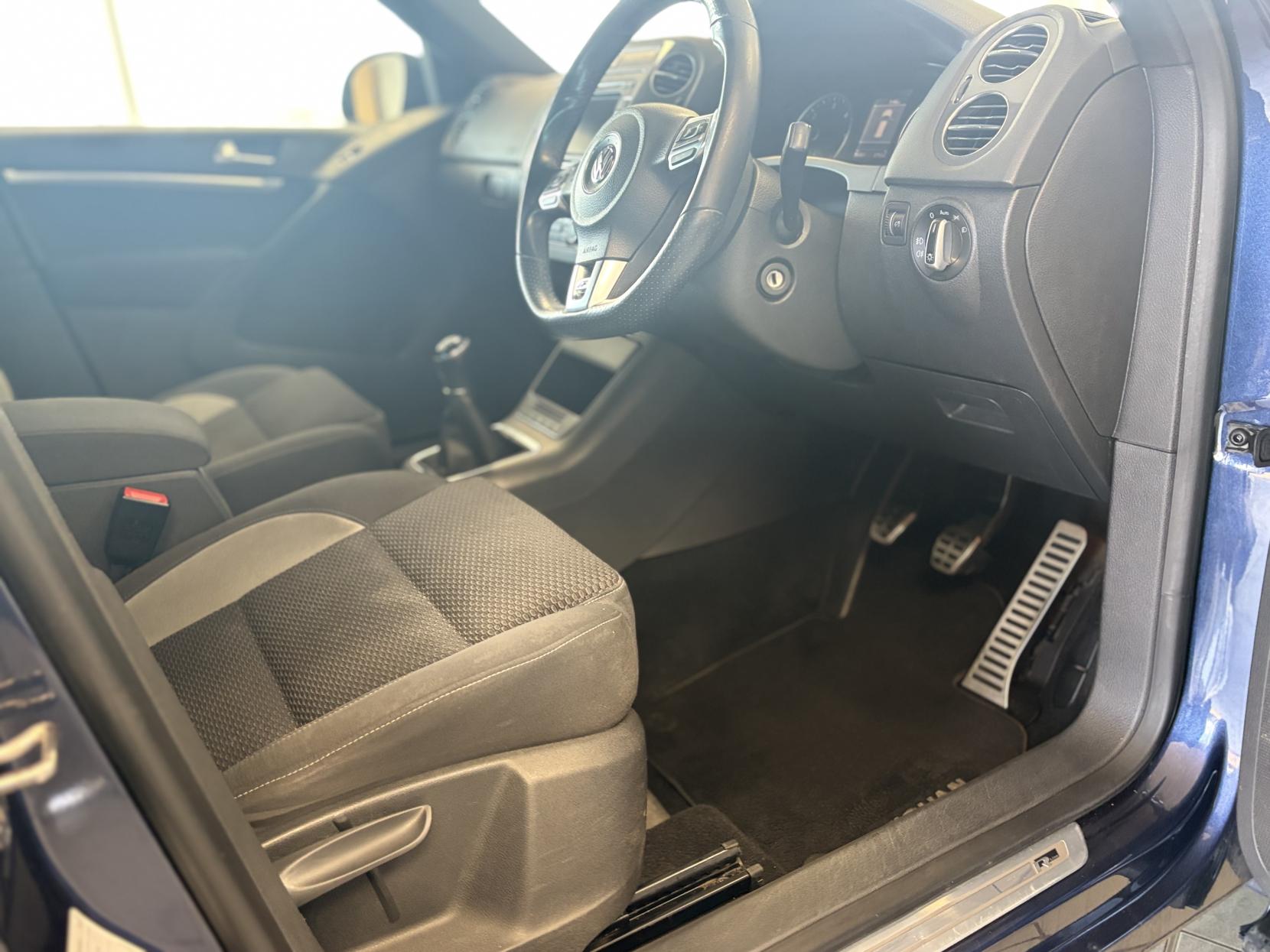 Volkswagen Tiguan 2.0 TDI BlueMotion Tech R-Line SUV 5dr Diesel Manual 4WD Euro 5 (s/s) (140 ps)