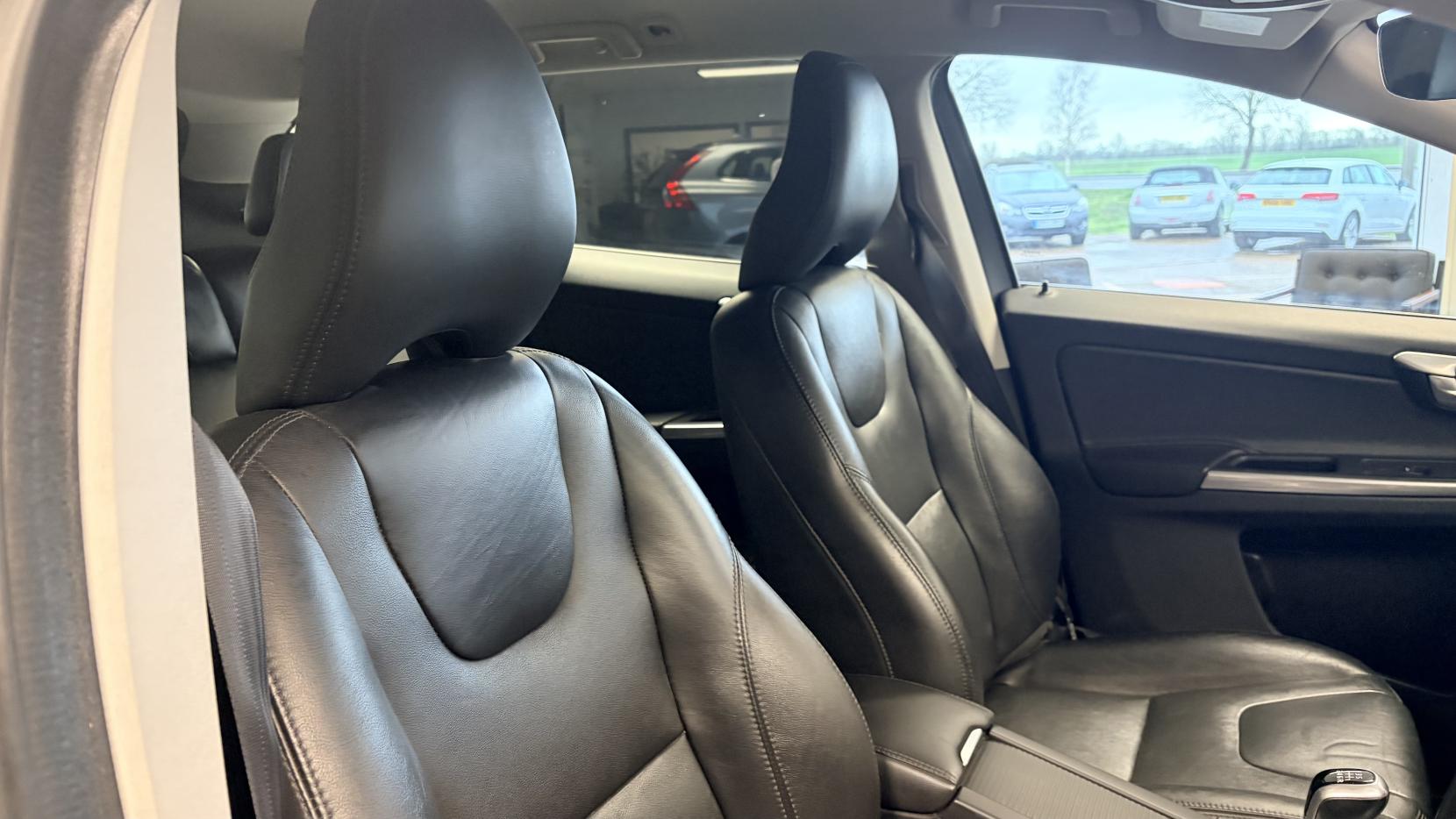 Volvo XC60 2.0 D4 SE Nav SUV 5dr Diesel Manual Euro 6 (s/s) (190 ps)