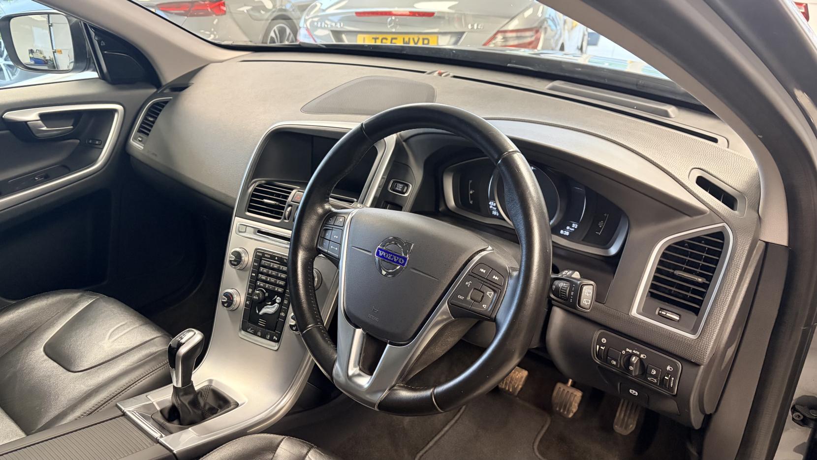 Volvo XC60 2.0 D4 SE Nav SUV 5dr Diesel Manual Euro 6 (s/s) (190 ps)